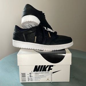 Nike Women’s Air Jordan 1 Retro Low NS